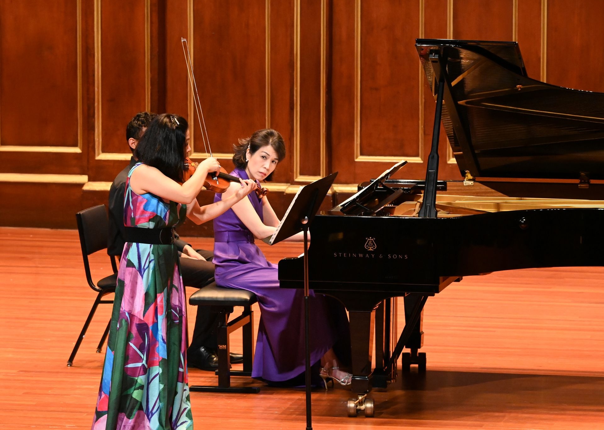 Pei-Shan Lee performing on stage